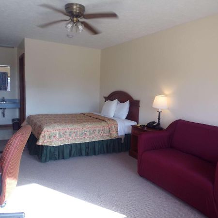 Huggy Bear Motel - Warren Exterior photo