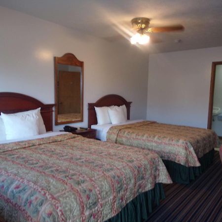 Huggy Bear Motel - Warren Exterior photo